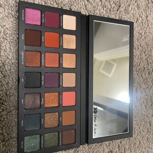 Urban Decay Born to run eyeshadow palette